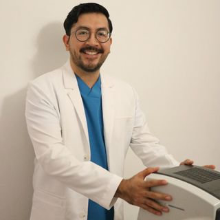 Fotografía de Dr. Abraham Anaya Olvera, Oftalmólogo en Zamora, Michoacan