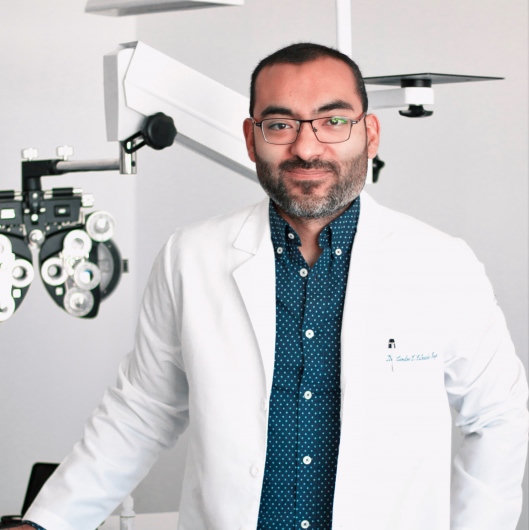 Fotografía de Dr. Carlos Eduardo Estrada Reyes, Oftalmólogo en Merida, Yucatan
