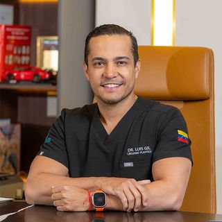 Fotografía de Dr. Luis Atilio Gil Pérez, Cirujano plástico en Guadalajara, Jalisco
