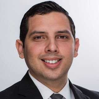 Fotografía de Dr. Juan Carlos Robles Méndez, Dermatólogo en Monterrey, Nuevo Leon