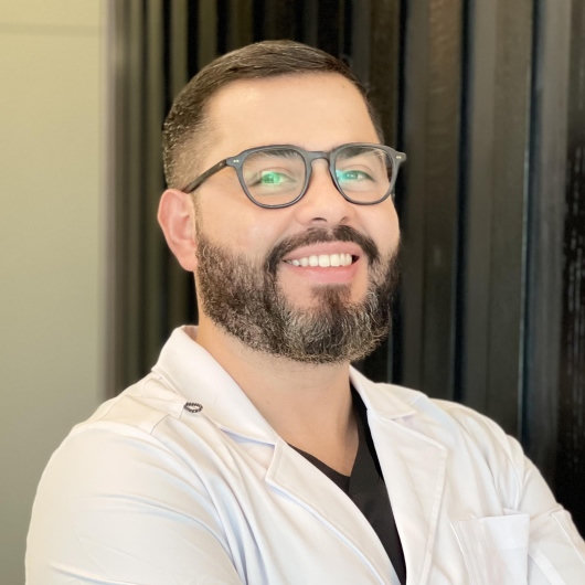 Fotografía de Dr. Arturo Robles Tenorio, Dermatólogo en Monterrey, Nuevo Leon