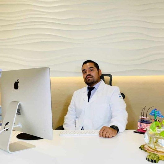 Fotografía de Dr. Atahualpa Corona Santiago, Dermatólogo en Morelia, Michoacan