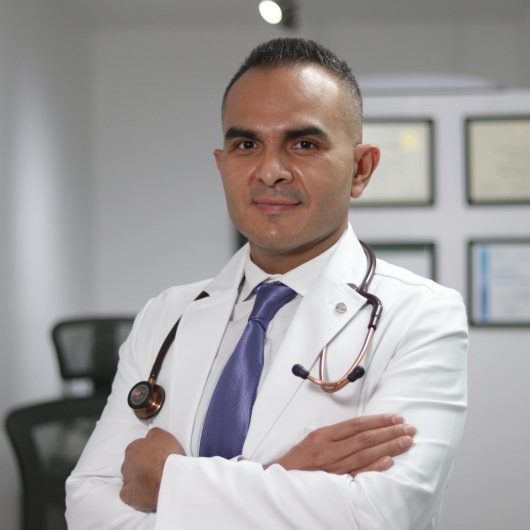 Fotografía de Dr. Alejandro Esteban Marquez Pérez, Internista en Puebla, Puebla