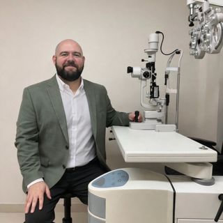 Fotografía de Dr. Cristo Ramos, Oftalmólogo en Guadalajara, Jalisco