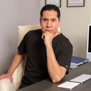 Fotografía de Dr. Carlos Javier Ocando Rondón, Cirujano plástico en Mérida, Yucatan