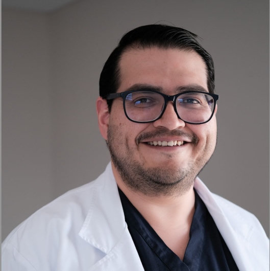 Fotografía de Dr. Daniel Fuentes, Oftalmólogo en Celaya, Guanajuato