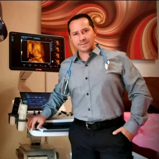 Fotografía de Dr. Miguel Angel Calderón Llanderal, Ginecólogo en Uruapan, Michoacan