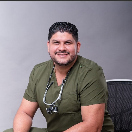 Fotografía de Dr. Ángel Alberto Altamirano López, Dentista - Odontólogo en Morelia, Michoacan