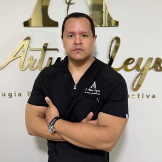 Fotografía de Dr. Félix Arturo Leyva Salas, Cirujano plástico en Xalapa, Veracruz