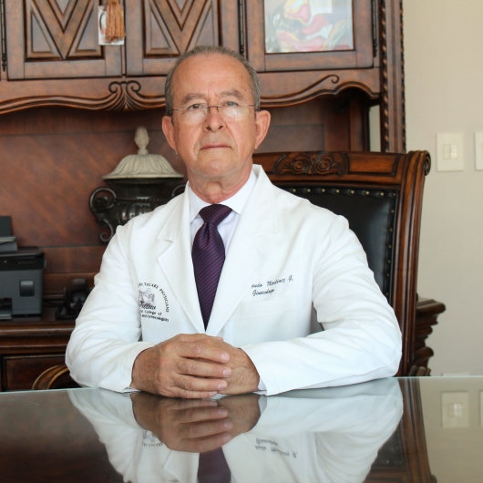 Fotografía de Dr. Fernando Martínez González, Ginecólogo en Cuernavaca, Morelos