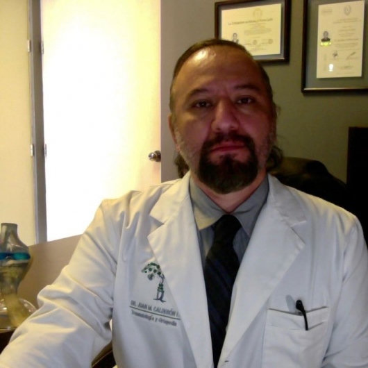 Fotografía de Dr. Juan Manuel Calderón Lozano, Ortopedista en Monterrey, Nuevo Leon