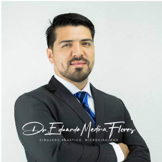 Fotografía de Dr. Eduardo Medina Flores, Cirujano plástico en Mérida, Yucatan