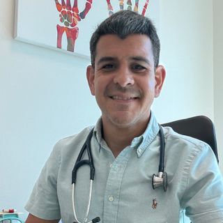 Fotografía de Dr. Hernán Vázquez González, Internista en Monterrey, Nuevo Leon