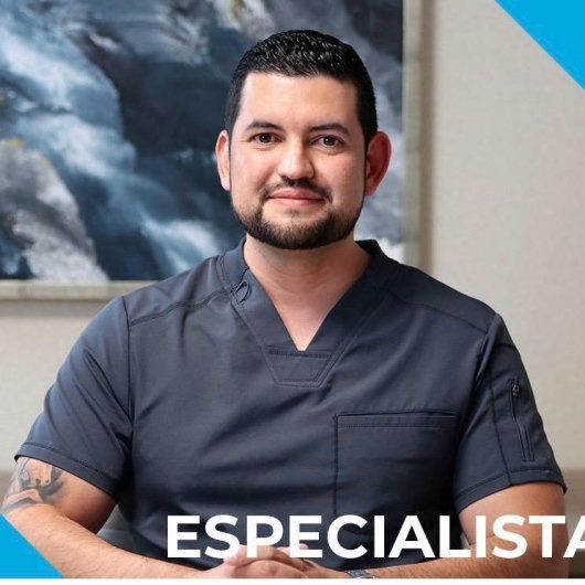 Fotografía de Dr. Erik Leopoldo Serrano Ortega, Urólogo en Gomez Palacio, Durango