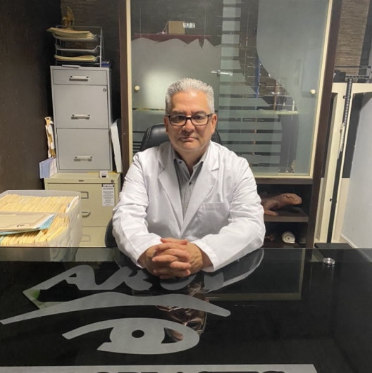 Fotografía de Dr. Axel Schwartz Velasco, Urólogo en Monterrey, Nuevo Leon