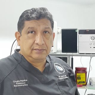 Fotografía de Dr. José Luis Segura Castillo, Cirujano plástico en Guadalajara, Jalisco