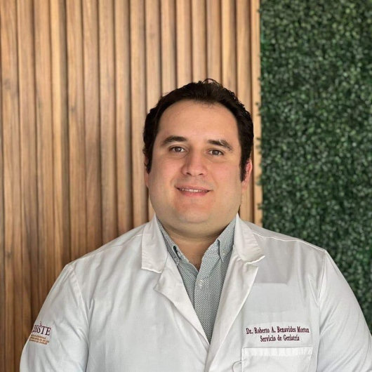 Fotografía de Dr. Roberto Benavides Morton, Geriatra en Monterrey, Nuevo Leon