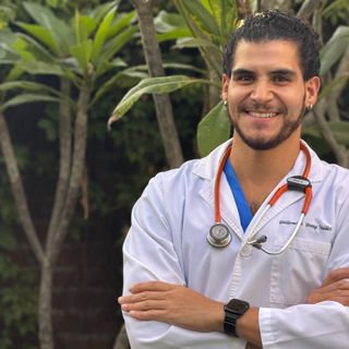 Fotografía de Dr. Guillermo Alfonso Young Valdez, Médico general en San Andrés Cholula, Puebla