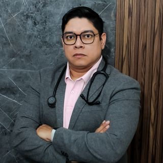 Fotografía de Dr. Carlos Alberto Martínez Rodríguez, Médico general en San Nicolás de los Garza, Nuevo Leon