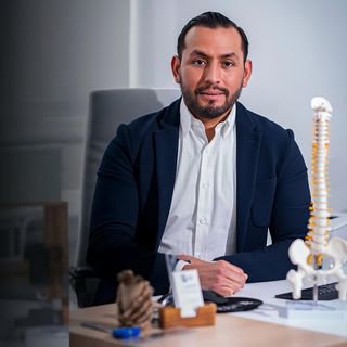 Fotografía de Dr. Eduardo Sumano Nolasco, Ortopedista en Puebla, Puebla