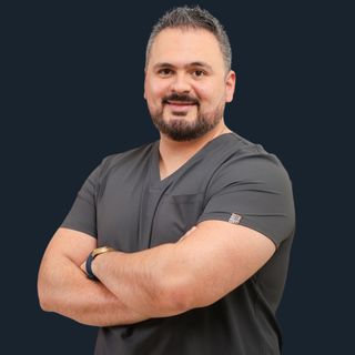 Fotografía de Dr. César Galván, Oftalmólogo en Monterrey, Nuevo Leon