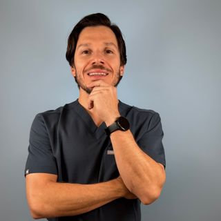 Fotografía de Dr. Christian Porras Mendez, Cirujano plástico en Monterrey, Nuevo Leon