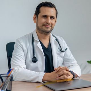Fotografía de Dr. Alejandro Rojas Hurtado, Geriatra en Guadalajara, Jalisco