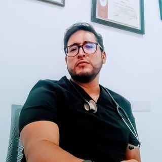 Fotografía de Dr. Juan Guzmán, Médico general en San José de Iturbide, Guanajuato