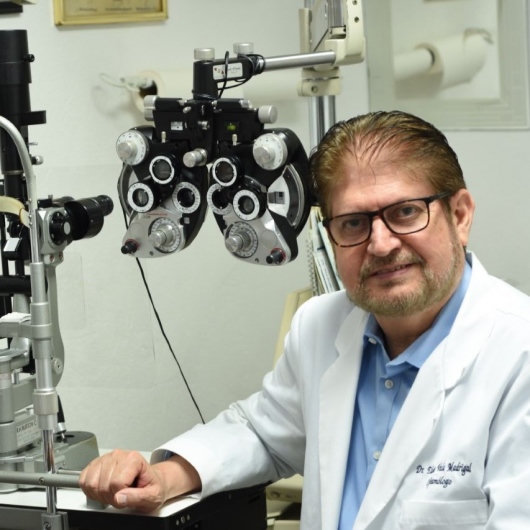 Fotografía de Dr. Eliseo Vela Madrigal, Oftalmólogo en Monterrey, Nuevo Leon