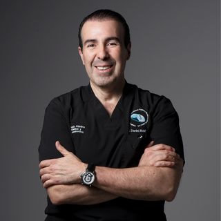 Fotografía de Dr. Daniel Robles Pereyra, Cirujano plástico en Guadalajara, Jalisco