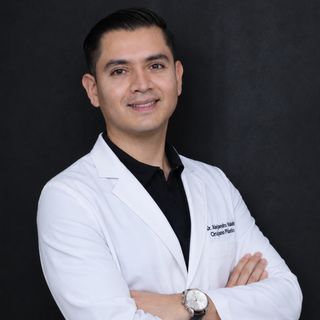 Fotografía de Dr. Alejandro Valadez, Cirujano plástico en Cuauhtemoc, Ciudad de Mexico