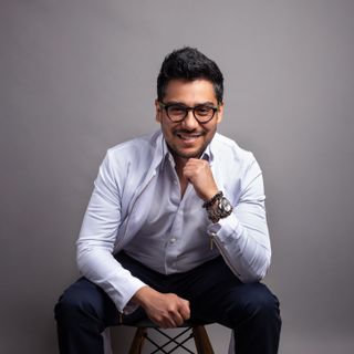 Fotografía de Dr. Oscar Mauricio Medrano Montiel, Oftalmólogo en Toluca, Estado de Mexico