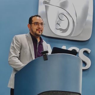Fotografía de Dr. Alejandro Pluma, Neumólogo en Monterrey, Nuevo Leon
