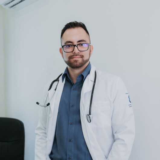 Fotografía de Dr. Xavier Gómez García, Internista en Mexicali, Baja California